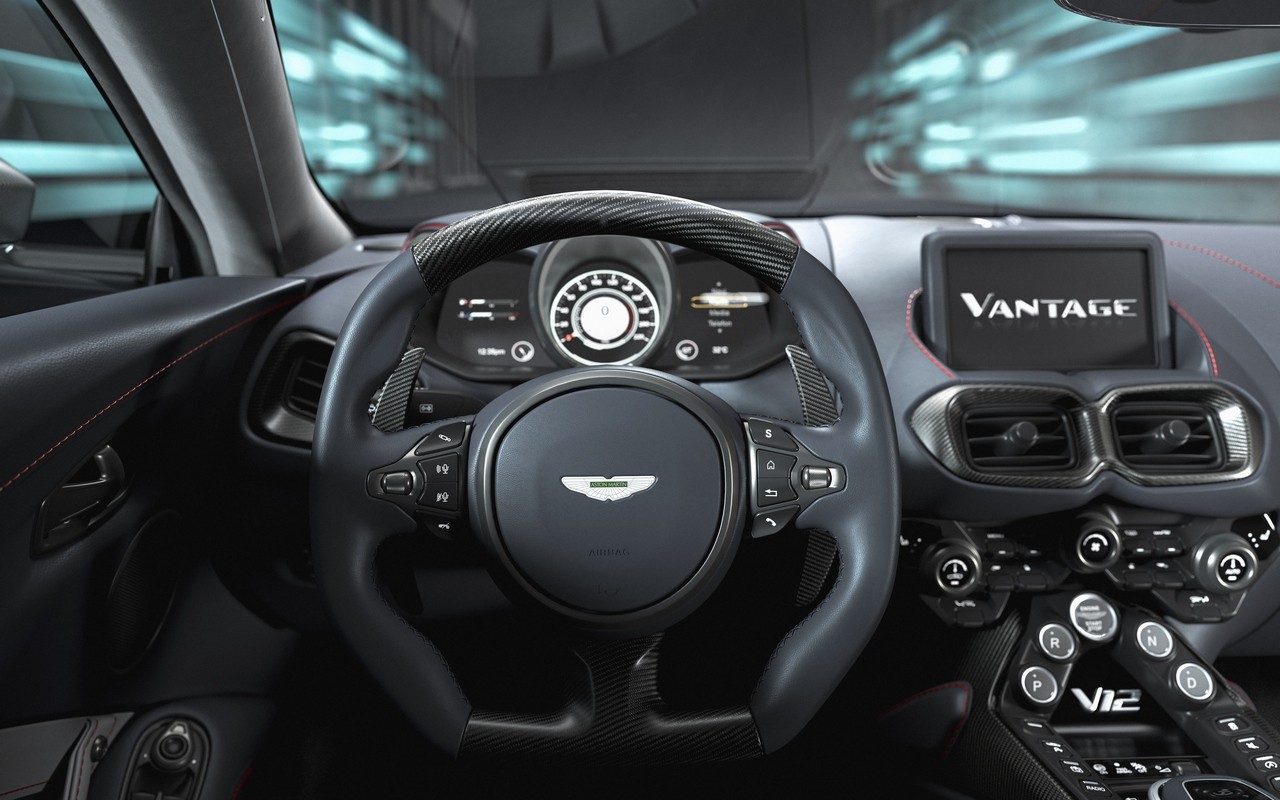 Nuova Aston Martin Vantage V12: le immagini ufficiali