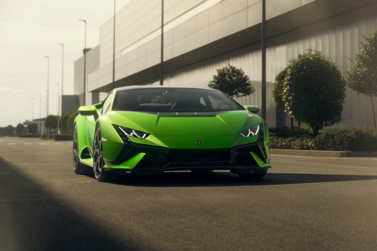 Lamborghini Huracàn Tecnica 2022: immagini ufficiali