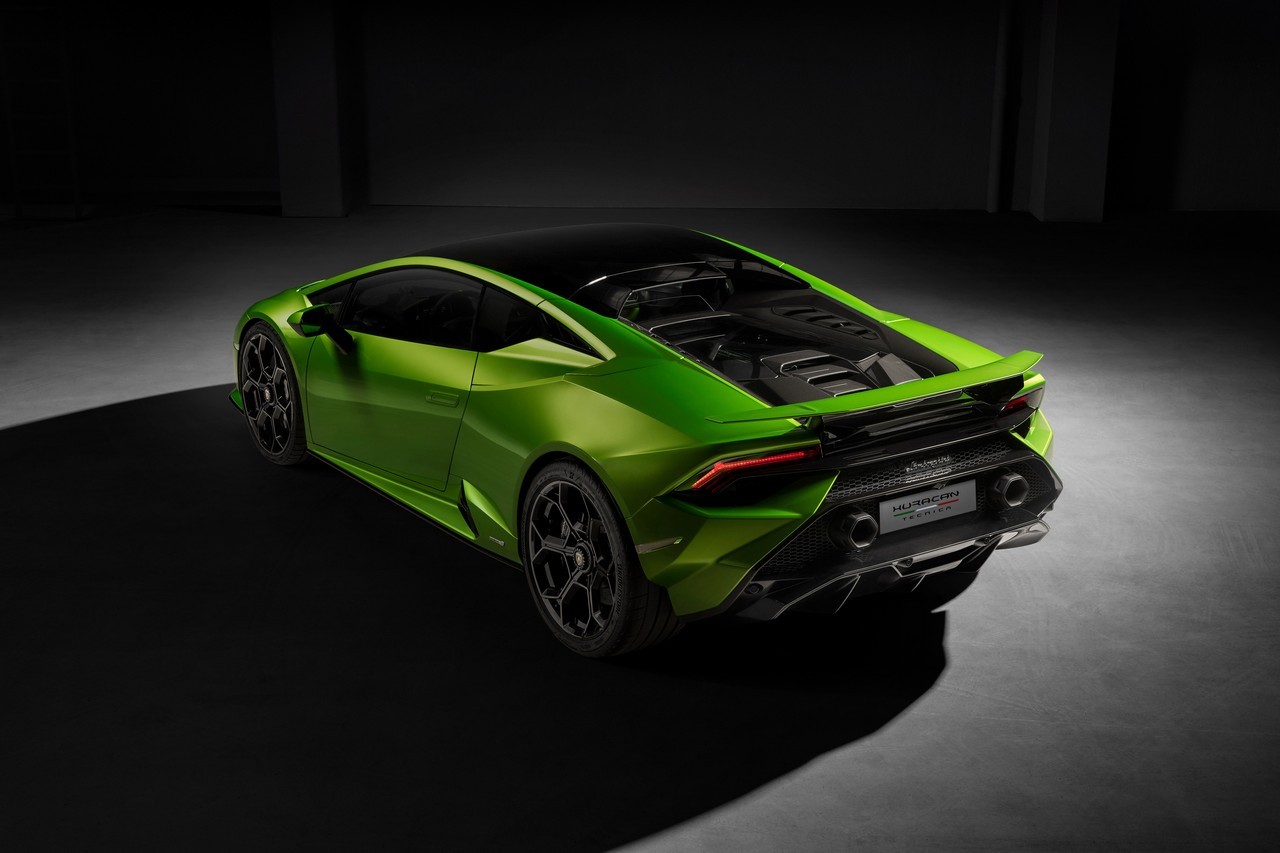 Lamborghini Huracàn Tecnica 2022: immagini ufficiali