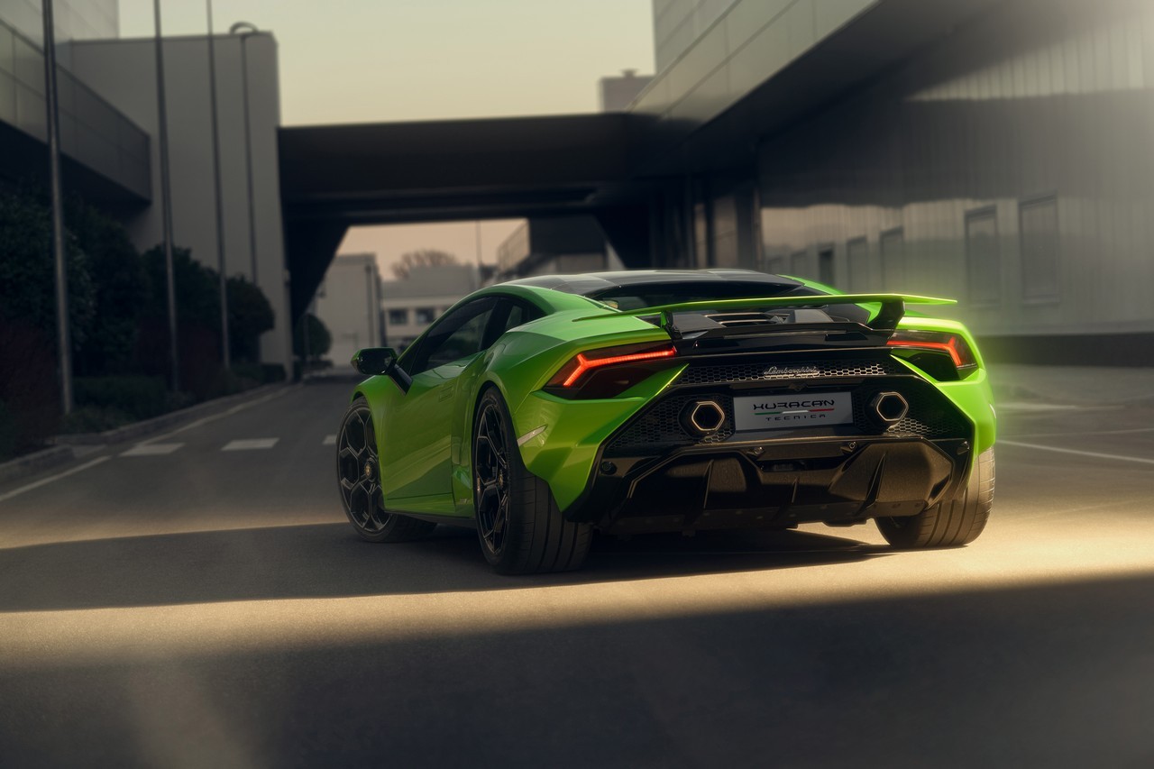 Lamborghini Huracàn Tecnica 2022: immagini ufficiali