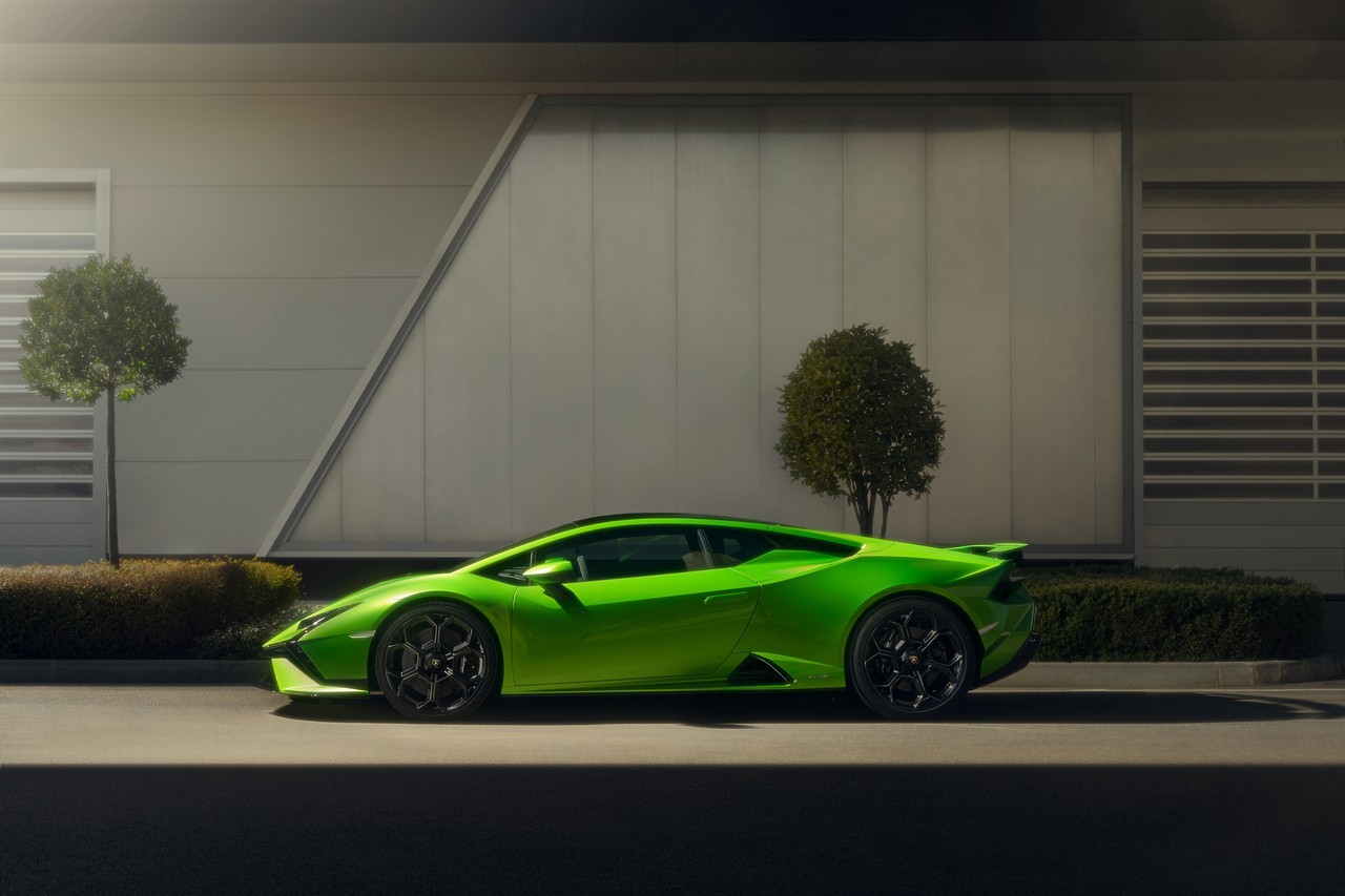 Lamborghini Huracàn Tecnica 2022: immagini ufficiali