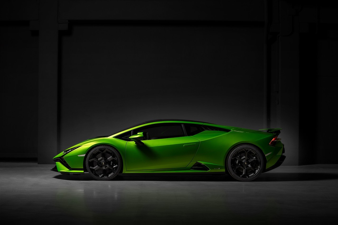 Lamborghini Huracàn Tecnica 2022: immagini ufficiali