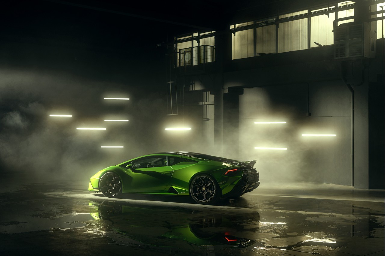 Lamborghini Huracàn Tecnica 2022: immagini ufficiali