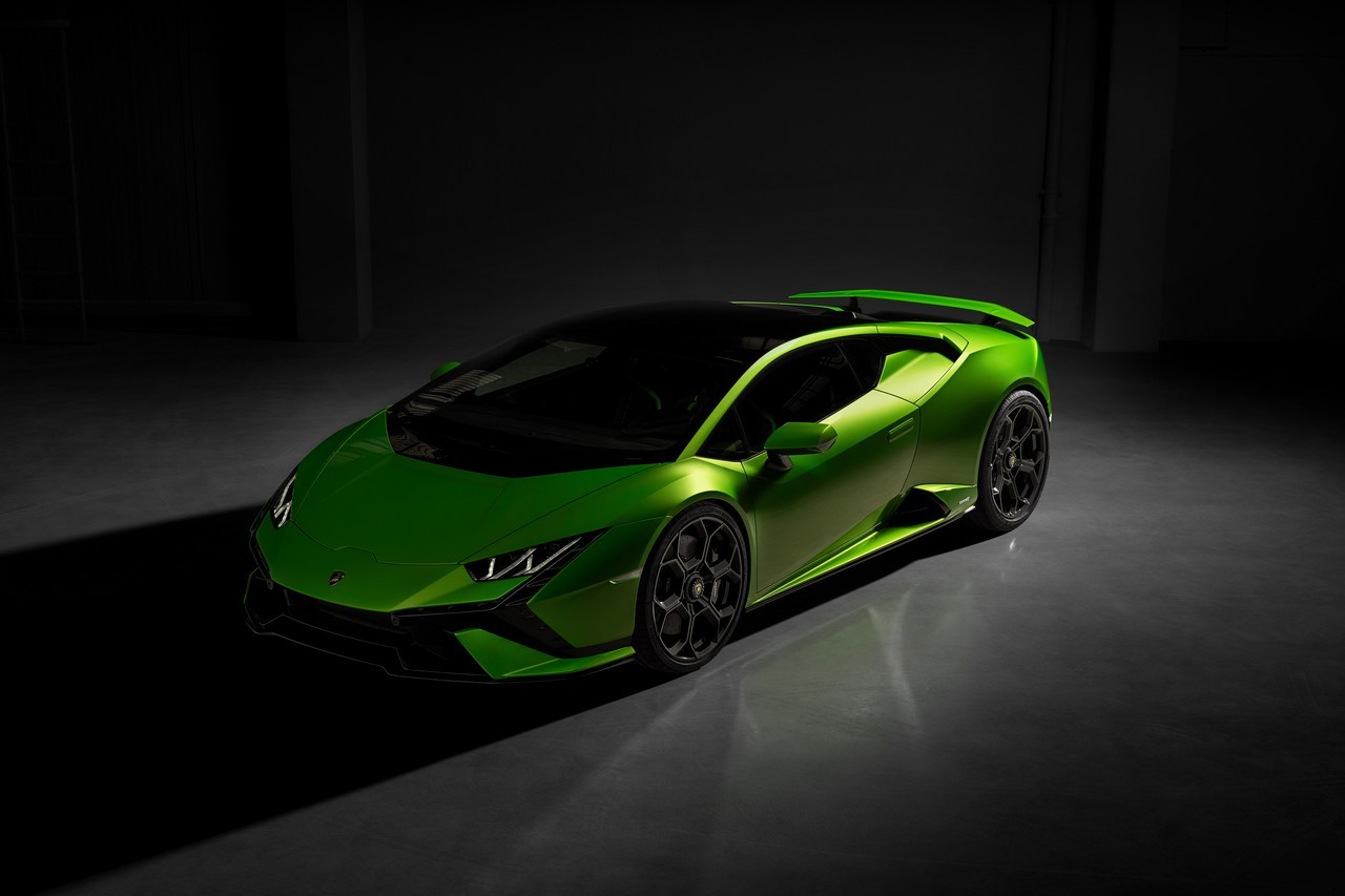 Lamborghini Huracàn Tecnica 2022: immagini ufficiali