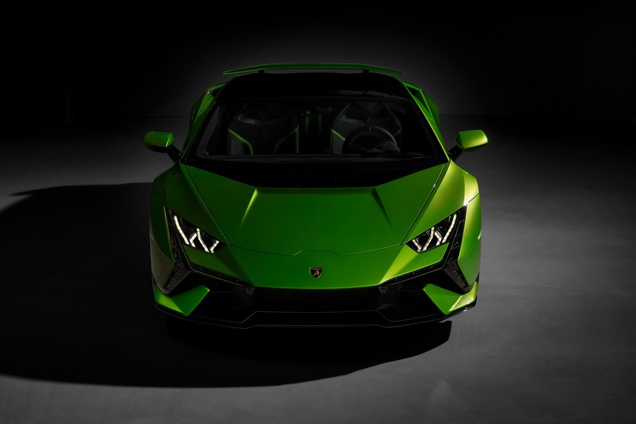 Lamborghini Huracàn Tecnica 2022: immagini ufficiali