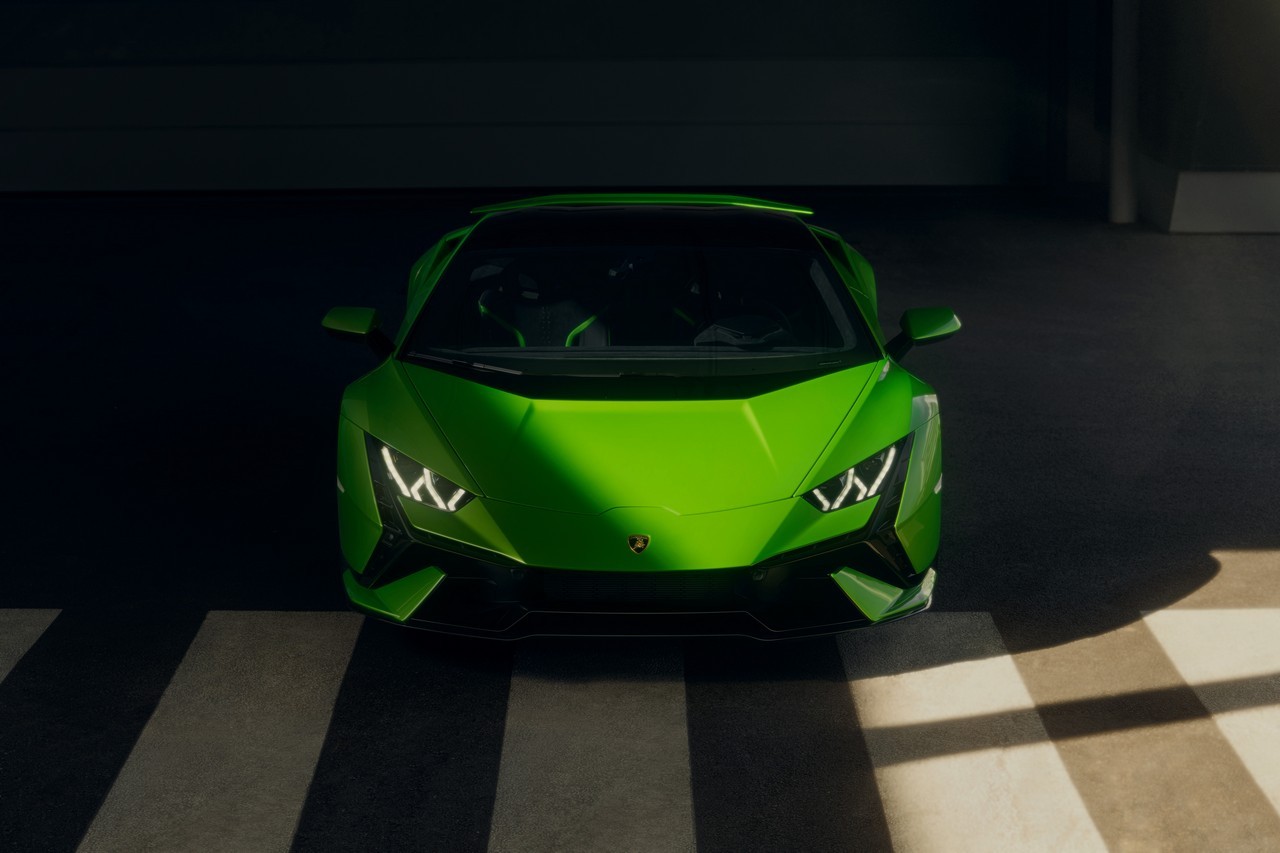 Lamborghini Huracàn Tecnica 2022: immagini ufficiali