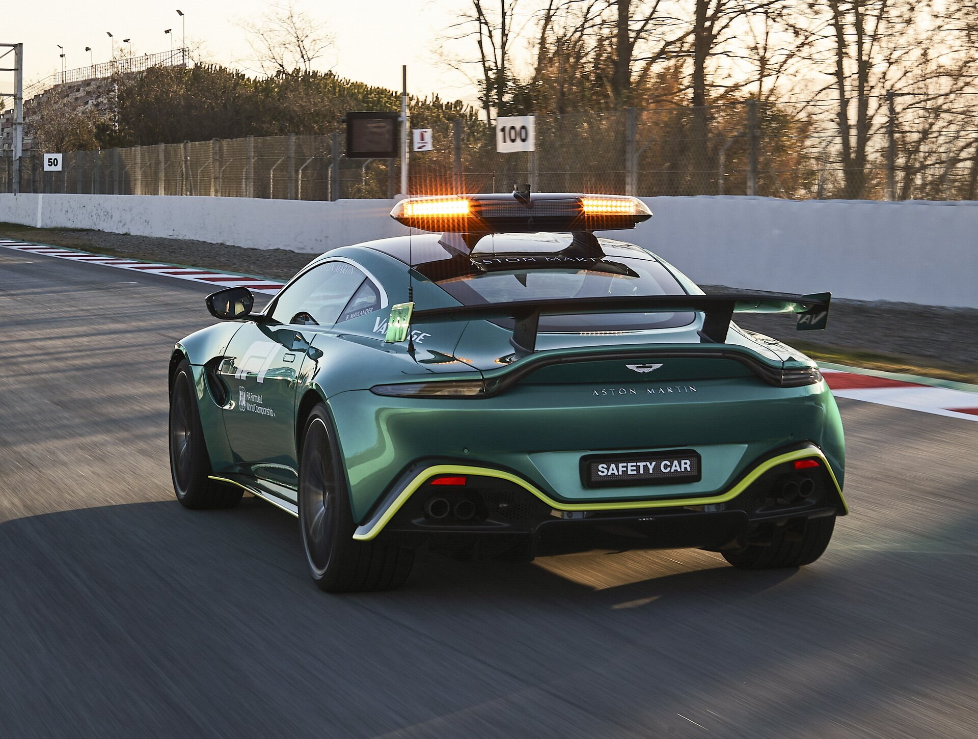 Aston Martin Vantage Safety Car F1: le immagini ufficiali