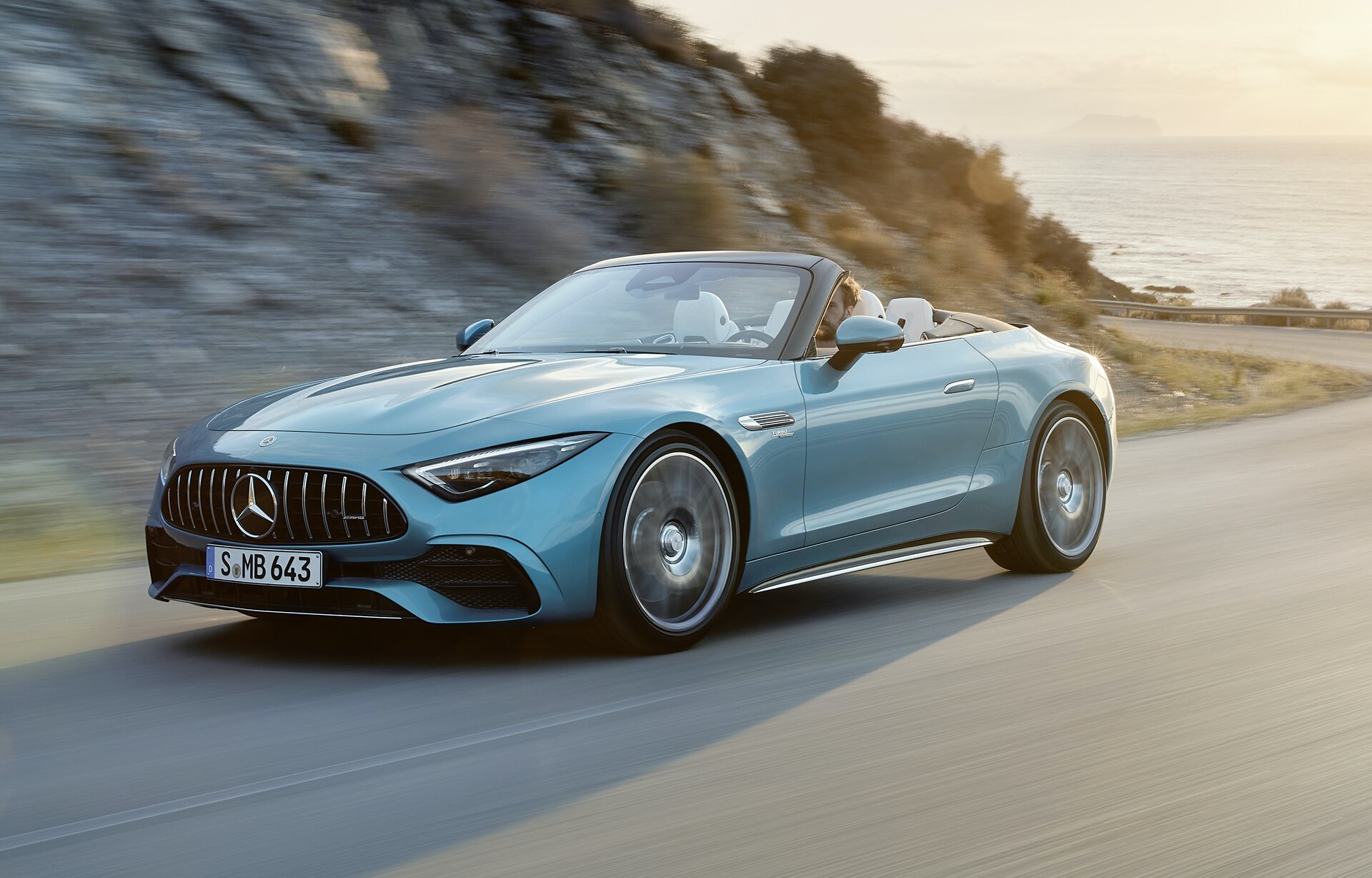 Mercedes-AMG SL 43: immagini ufficiali