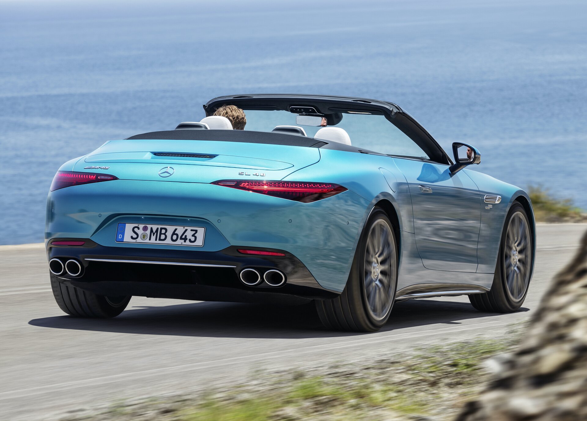 Mercedes-AMG SL 43: immagini ufficiali