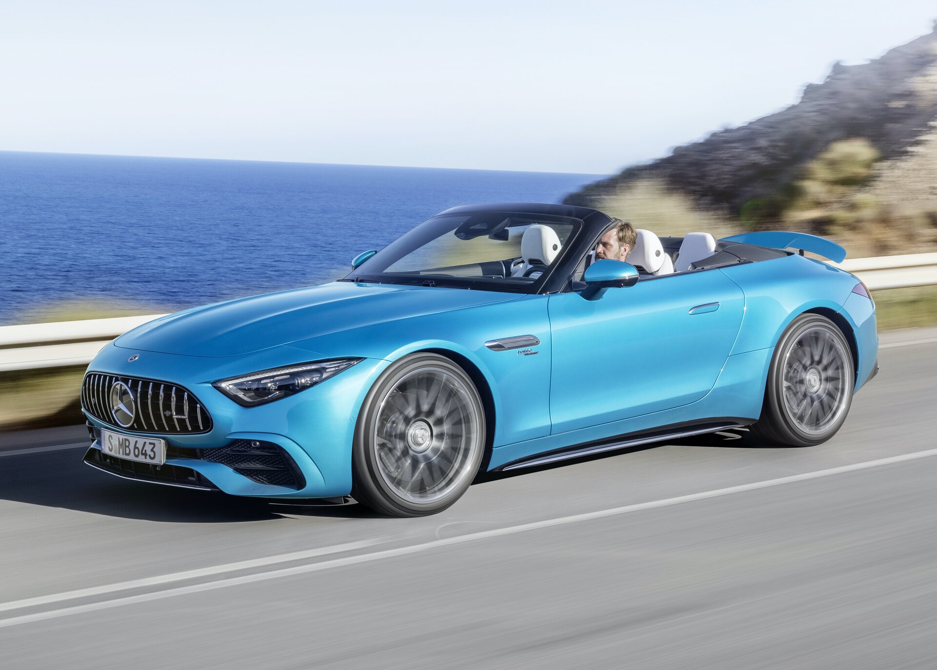 Mercedes-AMG SL 43: immagini ufficiali