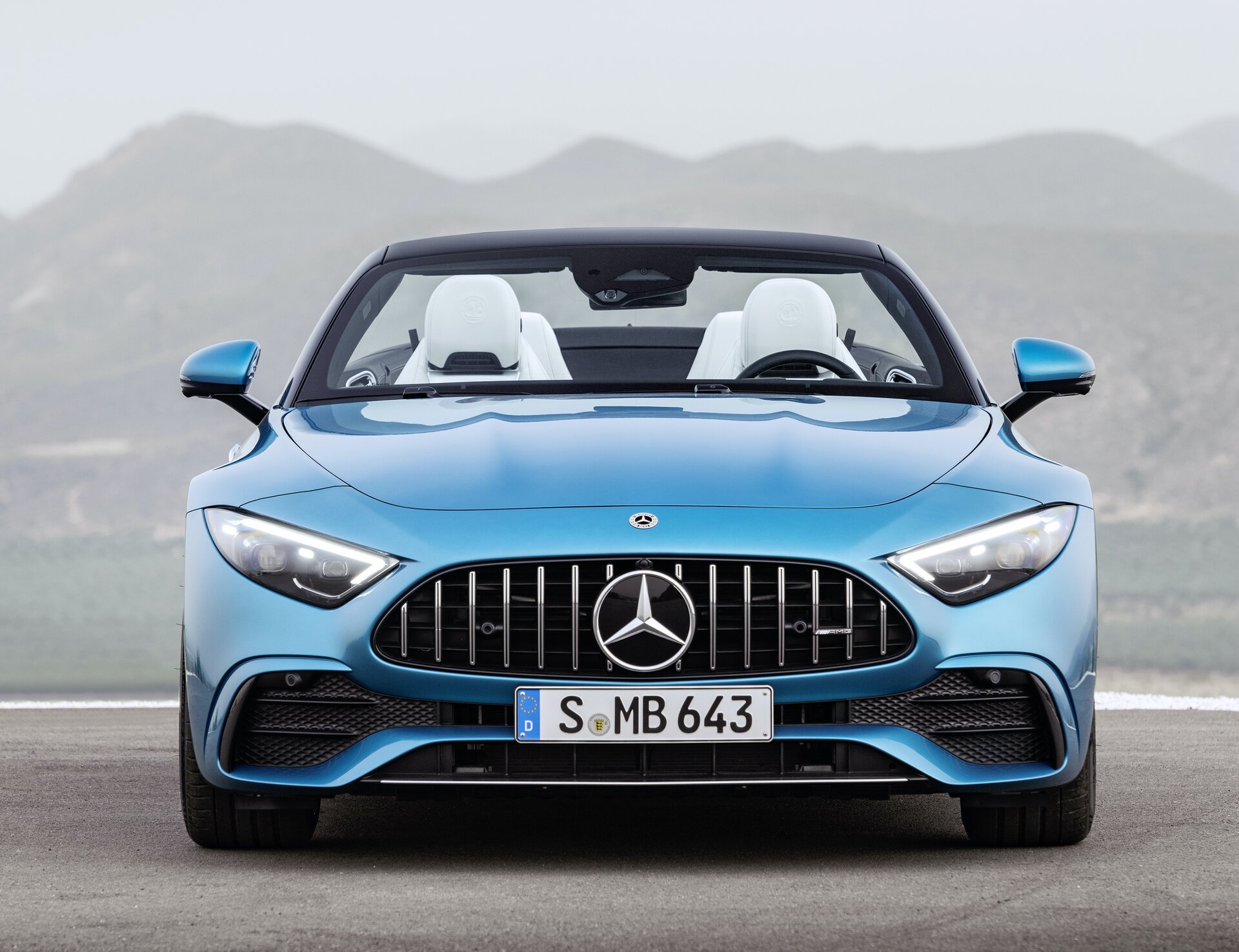 Mercedes-AMG SL 43: immagini ufficiali