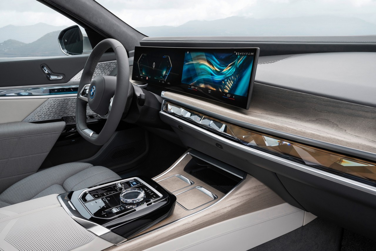 Bmw i7 2022: immagini ufficiali