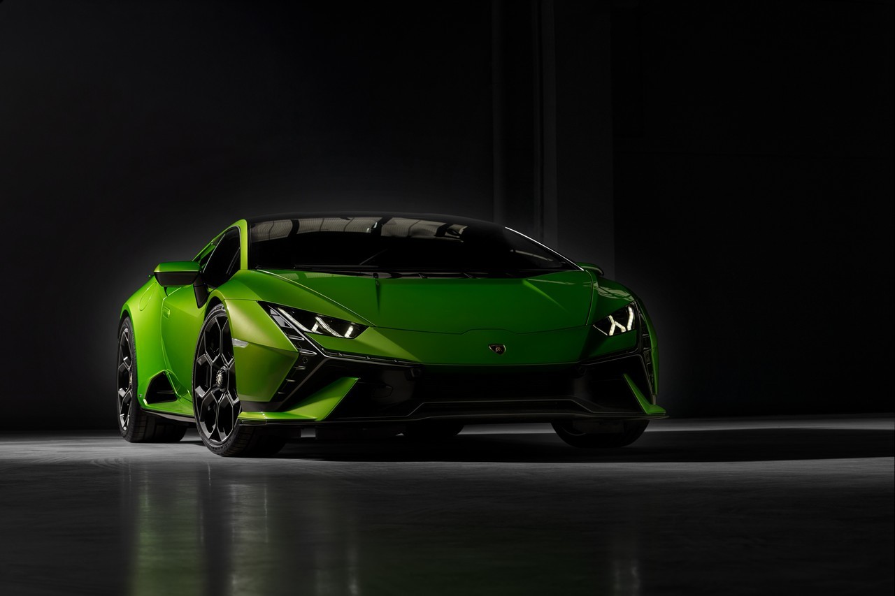 Lamborghini Huracàn Tecnica 2022: immagini ufficiali