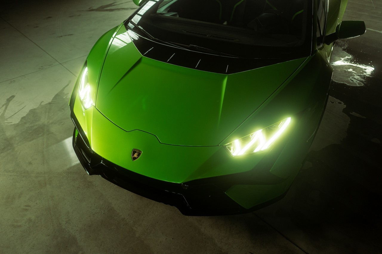 Lamborghini Huracàn Tecnica 2022: immagini ufficiali