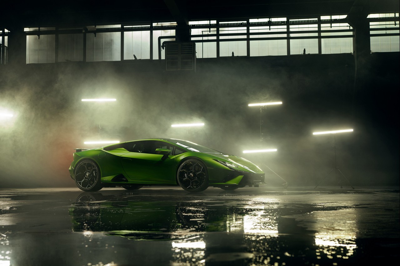 Lamborghini Huracàn Tecnica 2022: immagini ufficiali