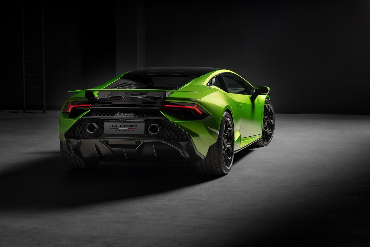 Lamborghini Huracàn Tecnica 2022: immagini ufficiali