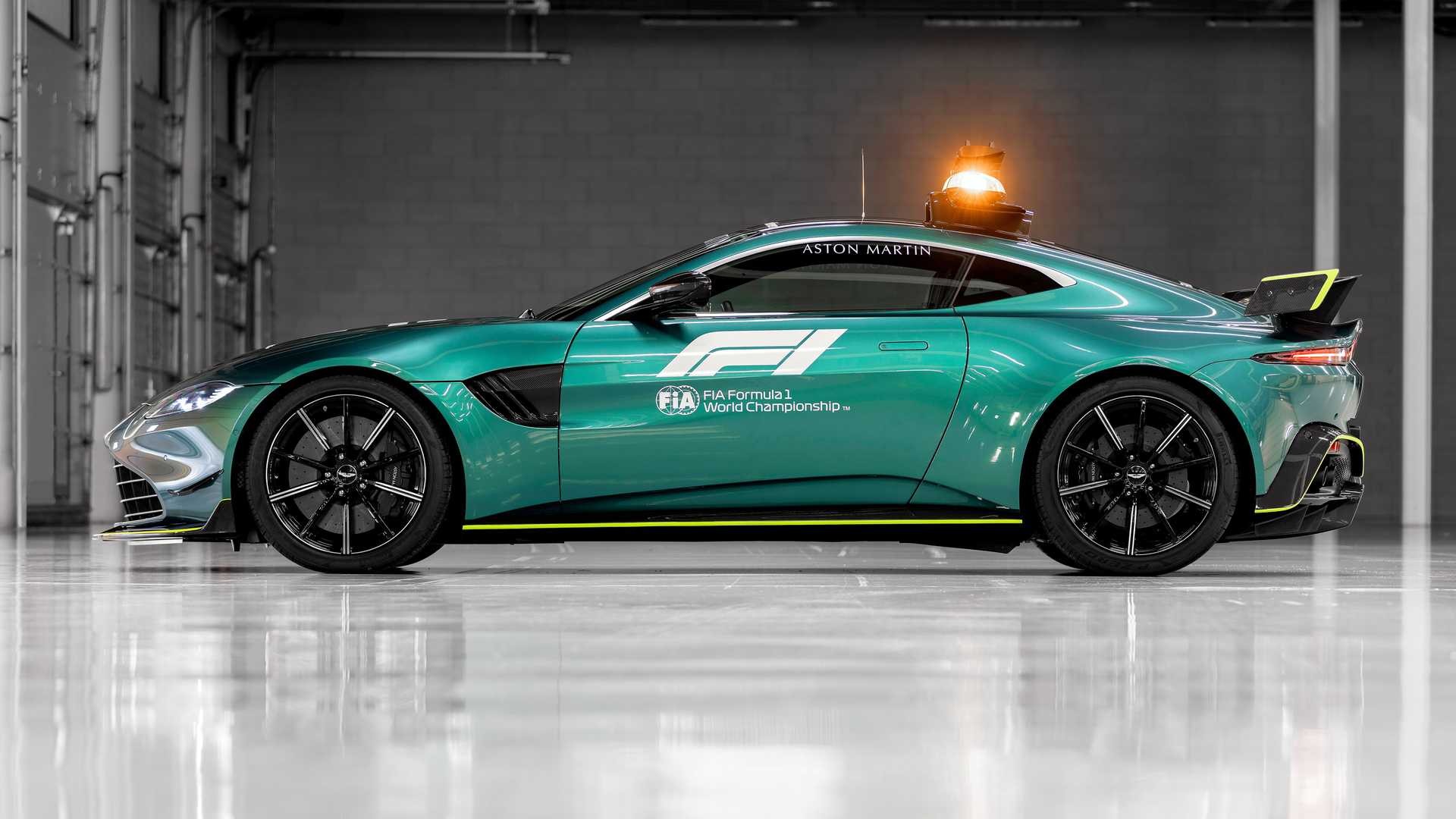 Aston Martin Vantage Safety Car F1: le immagini ufficiali