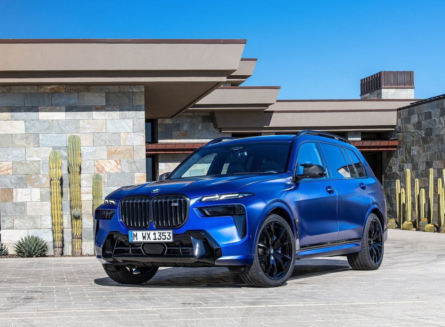 BMW X7 M60i xDrive: immagini ufficiali