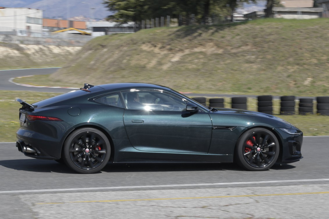 Jaguar F-Type 5.0 V8 R AWD: prova su strada