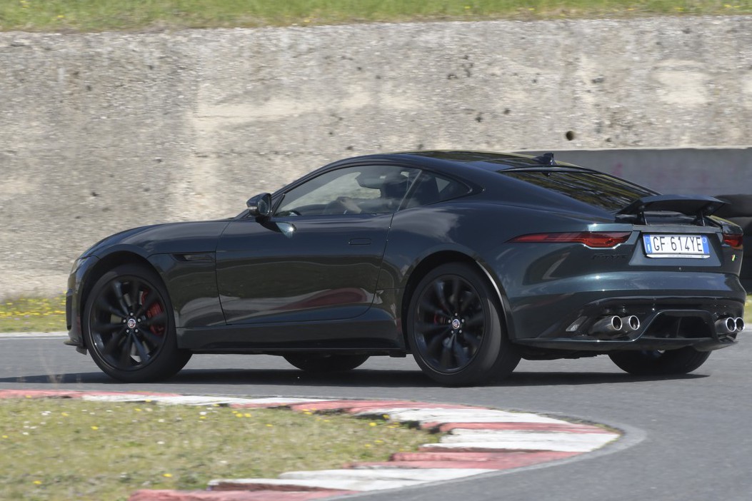 Jaguar F-Type 5.0 V8 R AWD: prova su strada