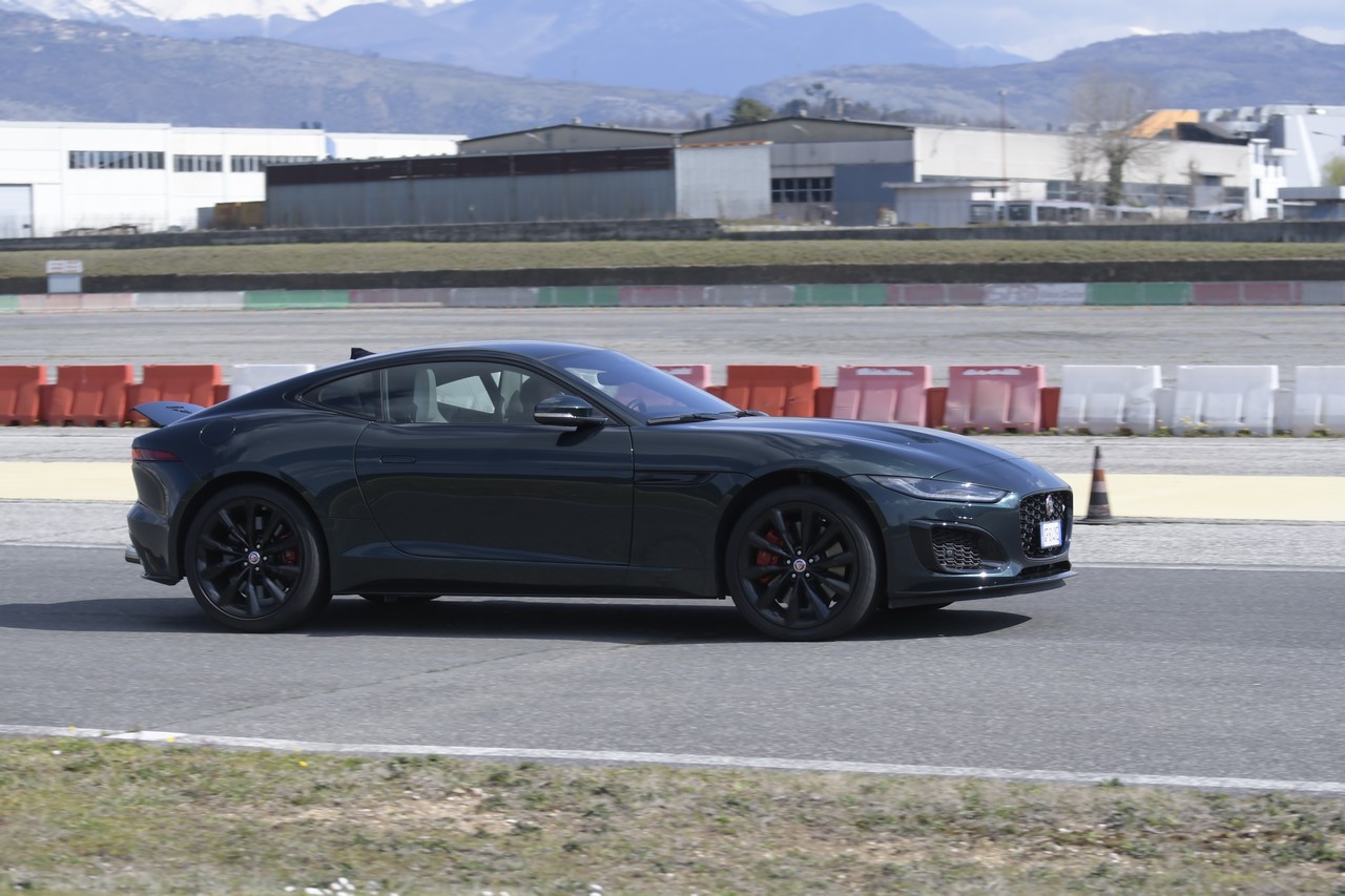 Jaguar F-Type 5.0 V8 R AWD: prova su strada