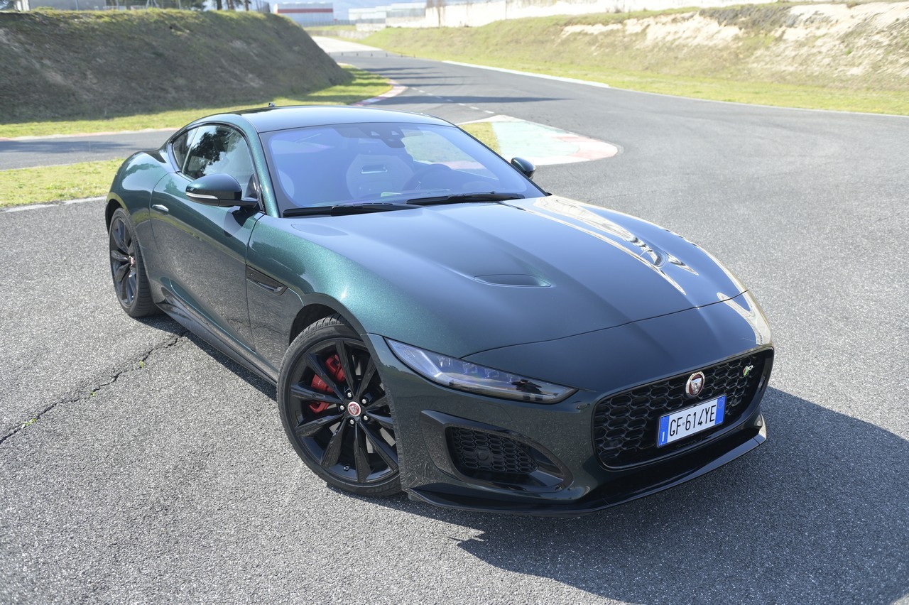 Jaguar F-Type 5.0 V8 R AWD: prova su strada