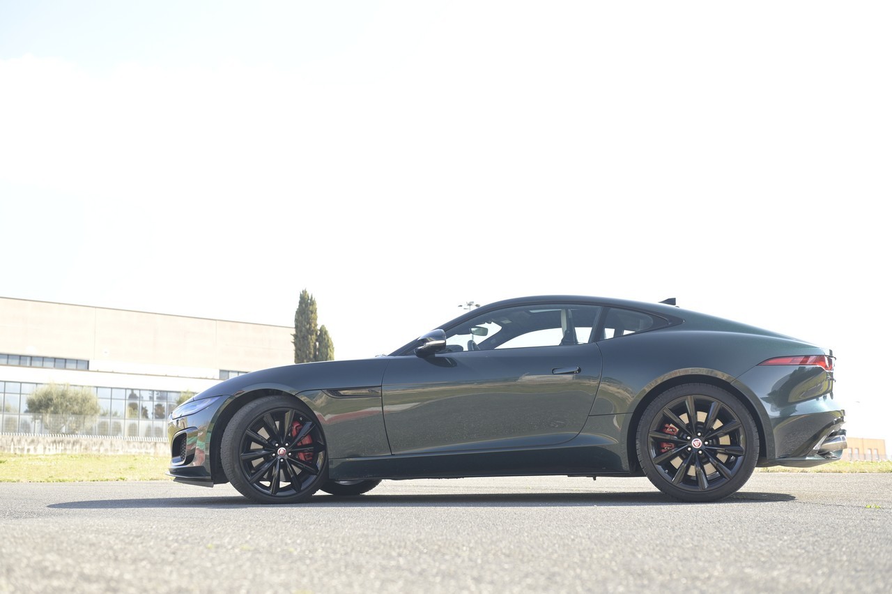 Jaguar F-Type 5.0 V8 R AWD: prova su strada