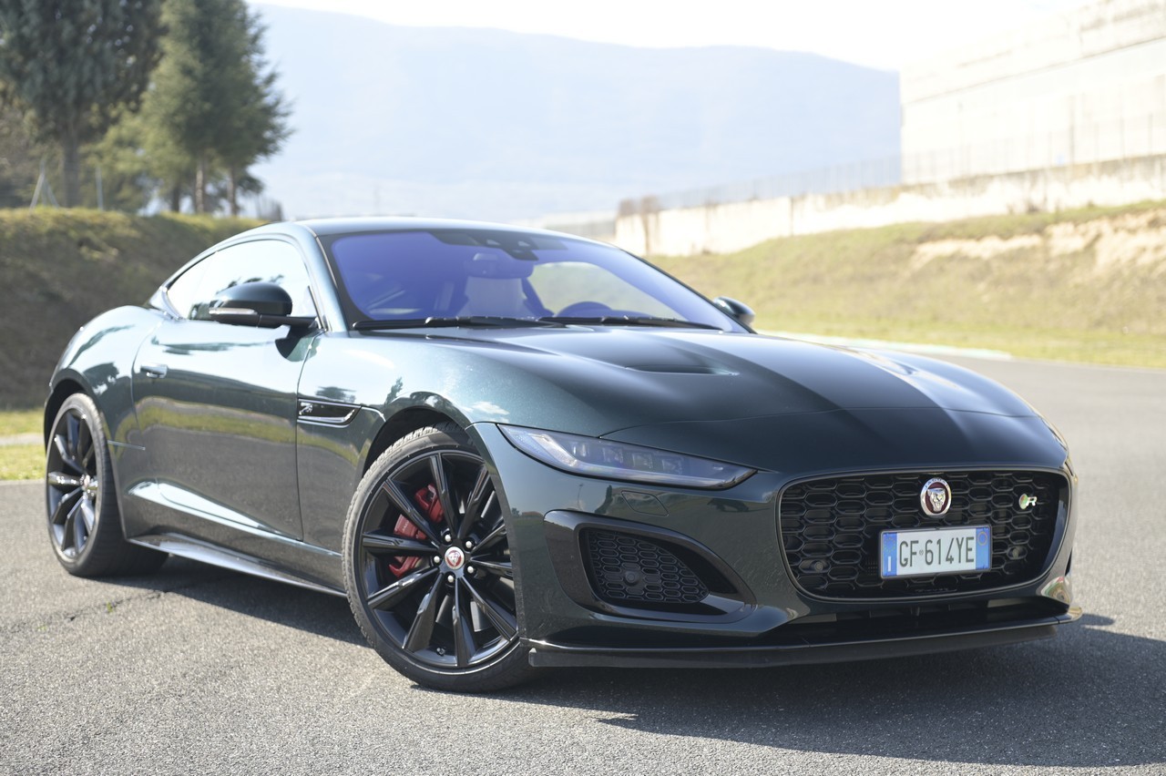 Jaguar F-Type 5.0 V8 R AWD: prova su strada