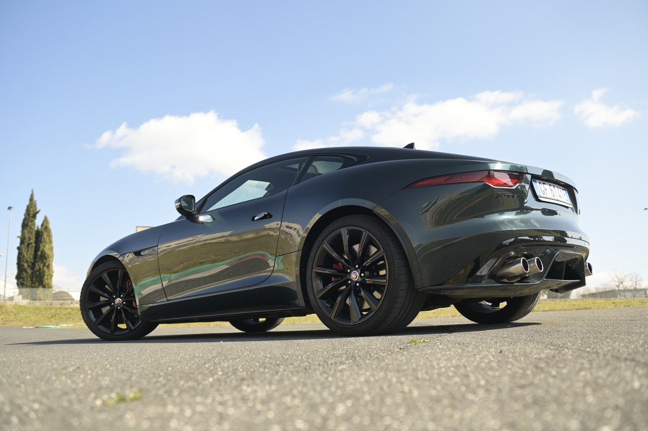 Jaguar F-Type 5.0 V8 R AWD: prova su strada