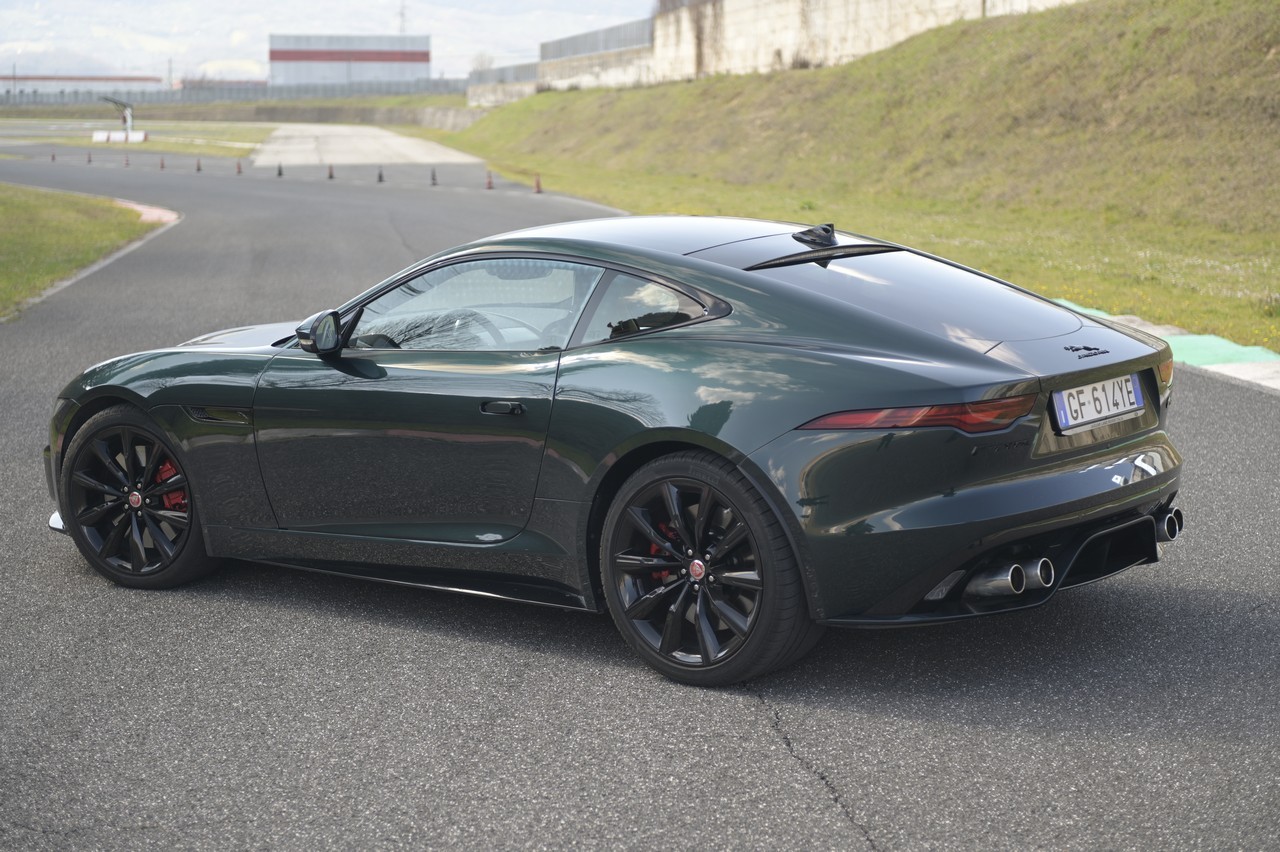 Jaguar F-Type 5.0 V8 R AWD: prova su strada