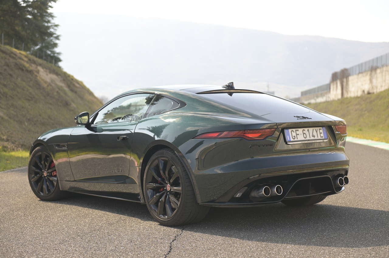 Jaguar F-Type 5.0 V8 R AWD: prova su strada