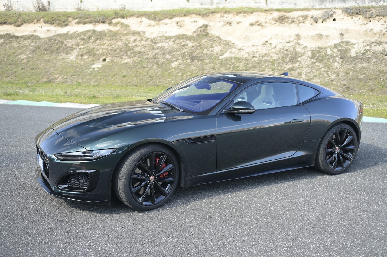 Jaguar F-Type 5.0 V8 R AWD: prova su strada