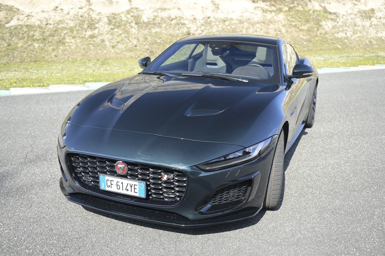 Jaguar F-Type 5.0 V8 R AWD: prova su strada