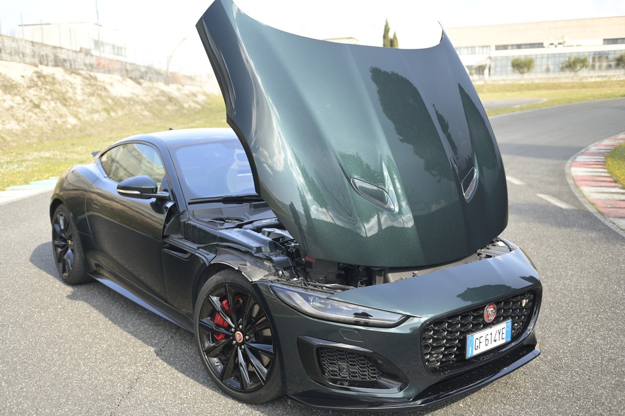 Jaguar F-Type 5.0 V8 R AWD: prova su strada