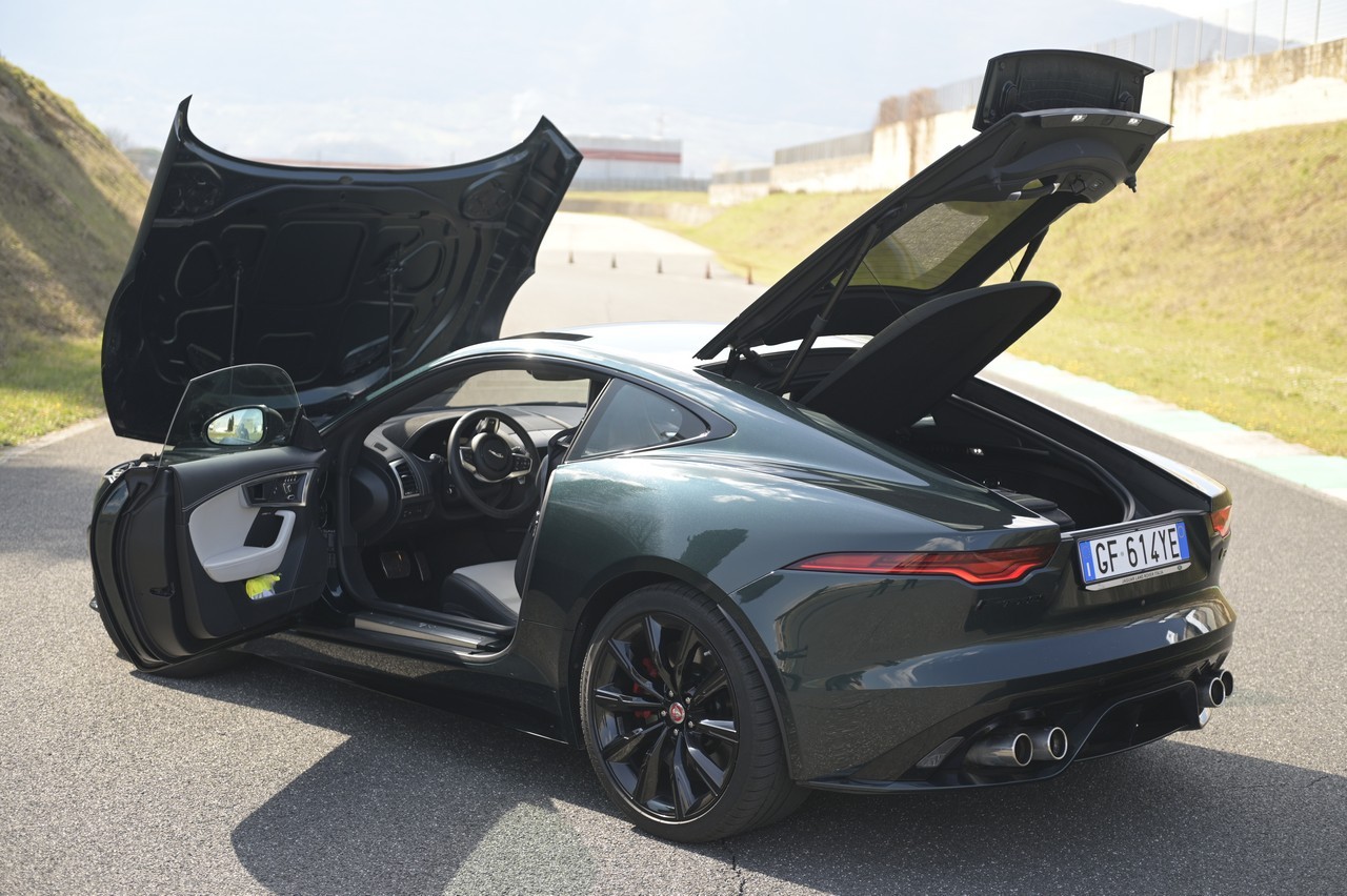 Jaguar F-Type 5.0 V8 R AWD: prova su strada