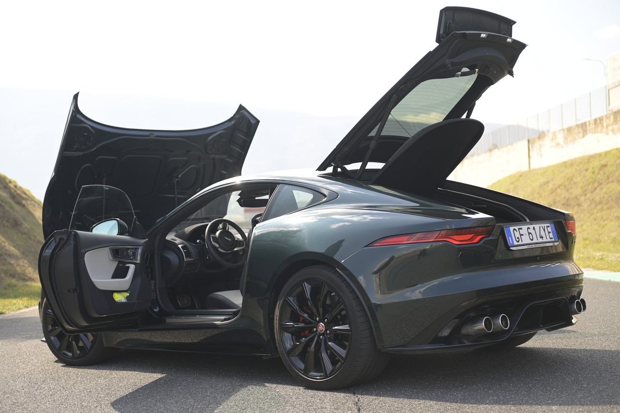 Jaguar F-Type 5.0 V8 R AWD: prova su strada