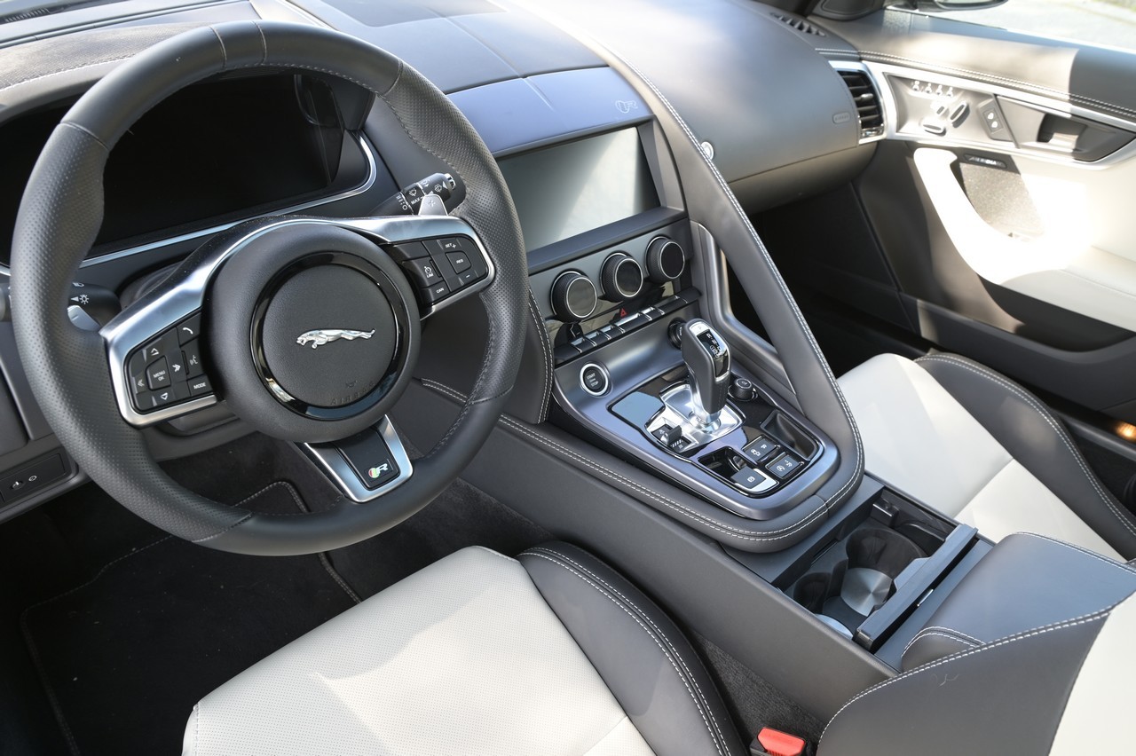 Jaguar F-Type 5.0 V8 R AWD: prova su strada