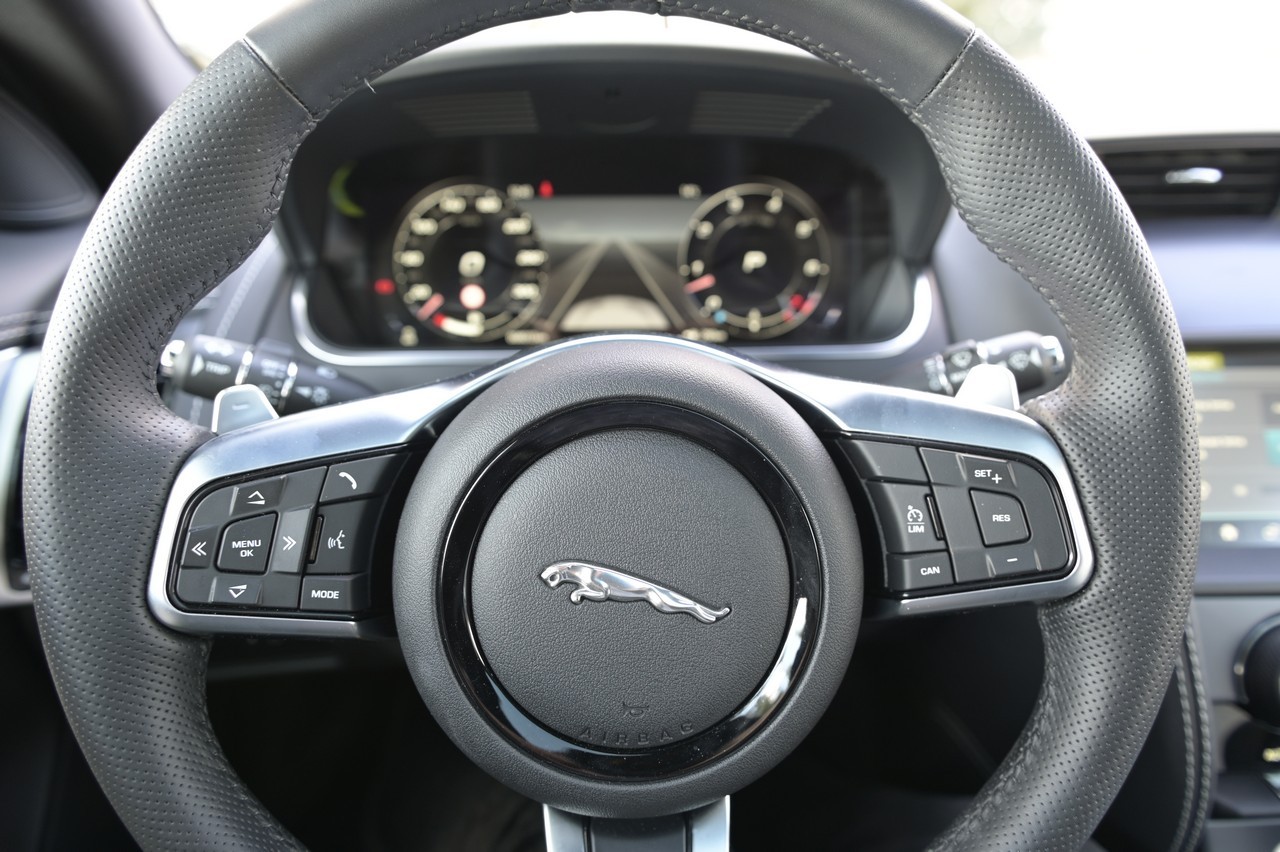 Jaguar F-Type 5.0 V8 R AWD: prova su strada