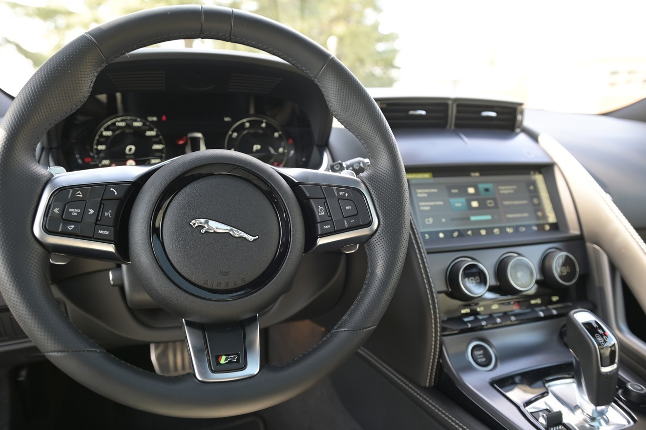 Jaguar F-Type 5.0 V8 R AWD: prova su strada