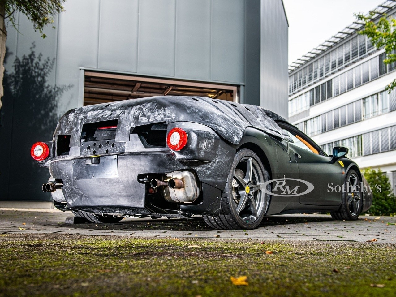 Ferrari LaFerrari, all’asta il prototipo per i test: le immagini