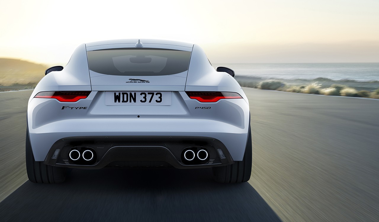 Jaguar F-Type R-Dynamic Black: le immagini ufficiali