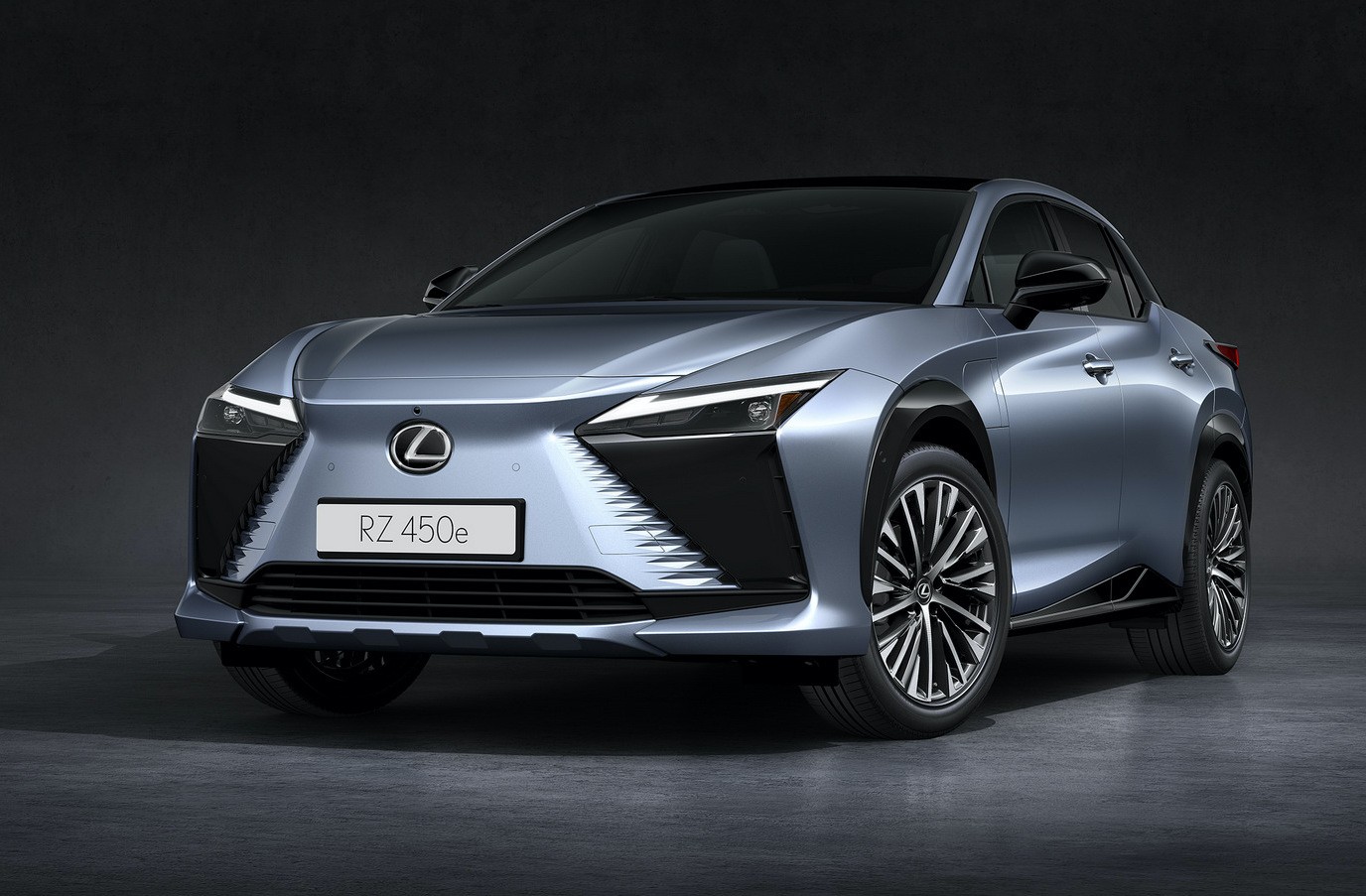 Lexus RZ 450e: immagini ufficiali