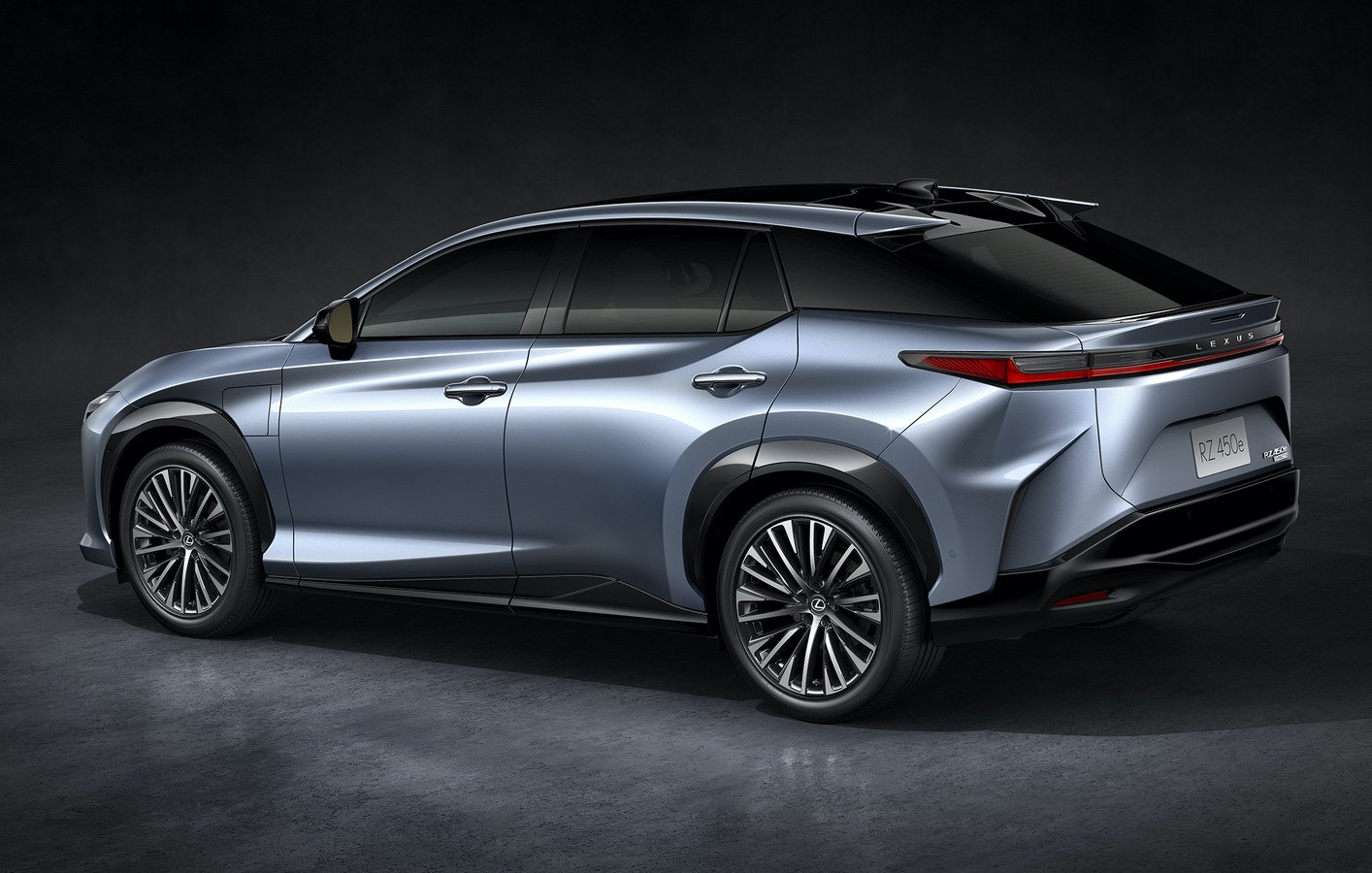 Lexus RZ 450e: immagini ufficiali