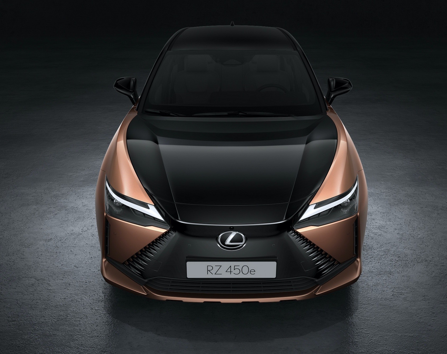 Lexus RZ 450e: immagini ufficiali