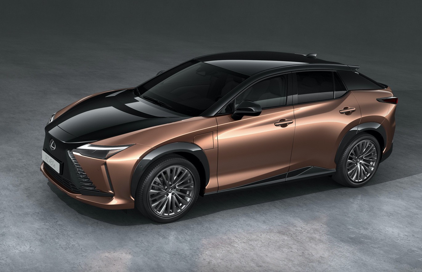 Lexus RZ 450e: immagini ufficiali