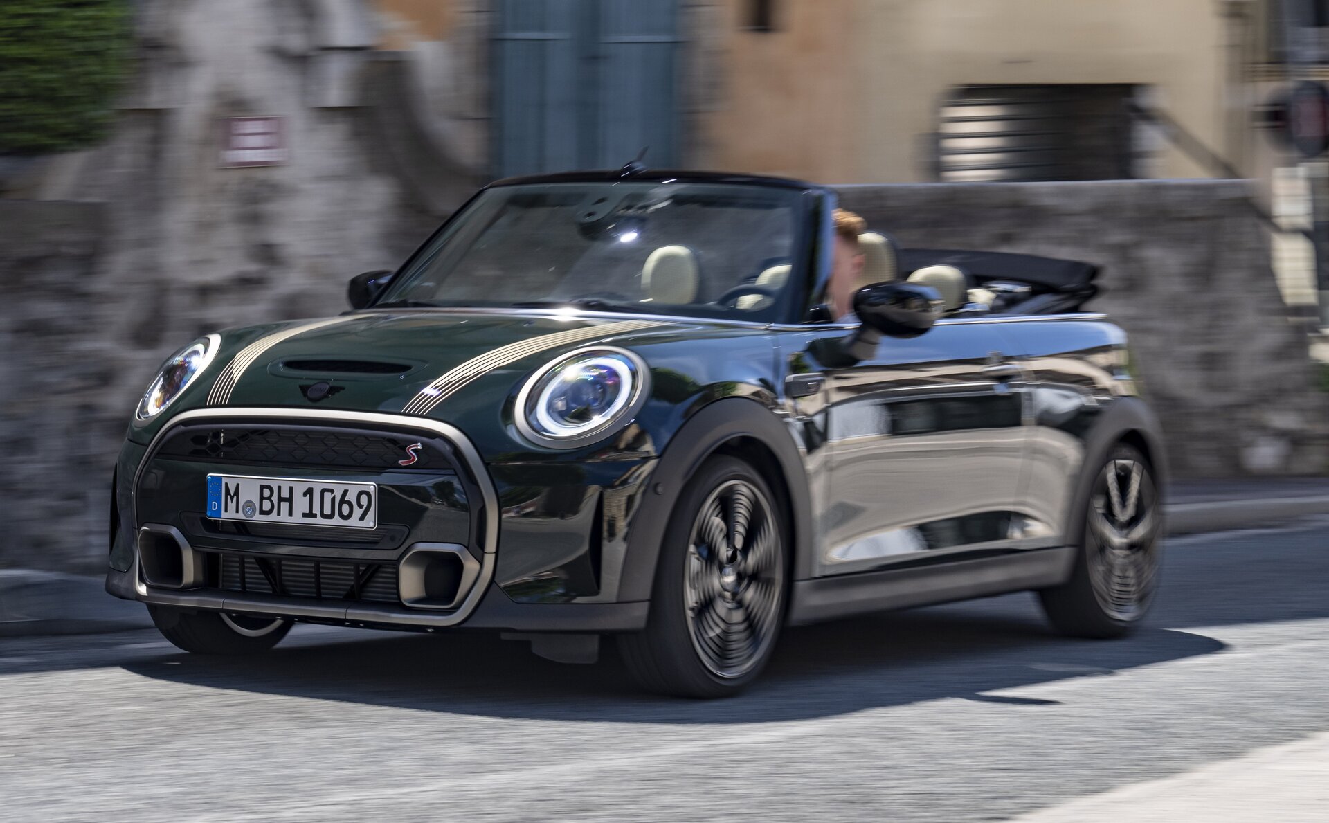 Mini Cooper S Convertible Resolute: immagini ufficiali