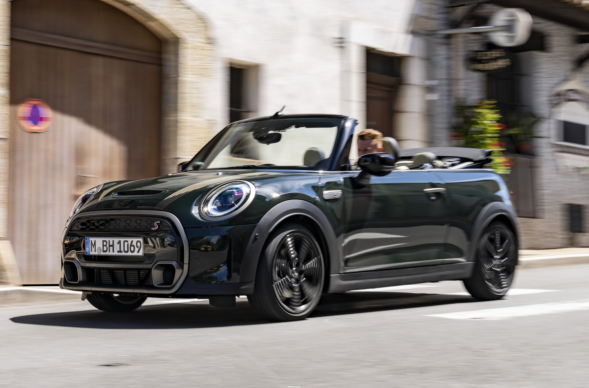 Mini Cooper S Convertible Resolute: immagini ufficiali