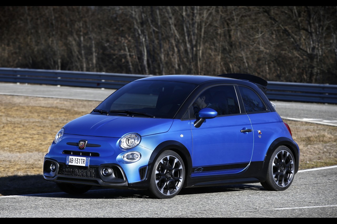 Abarth 695 Tributo 131 Rally 2022: immagini ufficiali