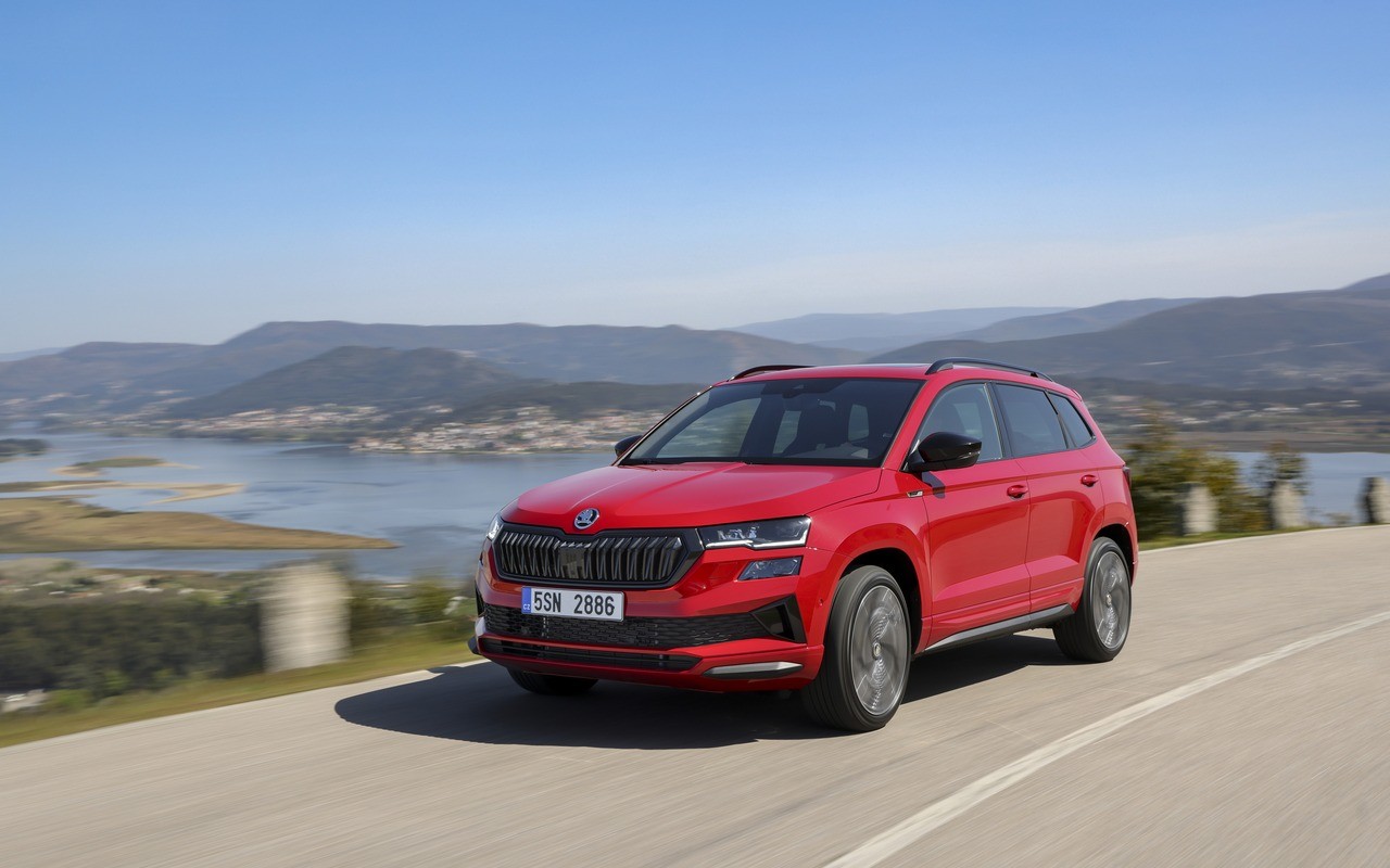 Nuova Skoda Karoq 2022: immagini ufficiali inedite