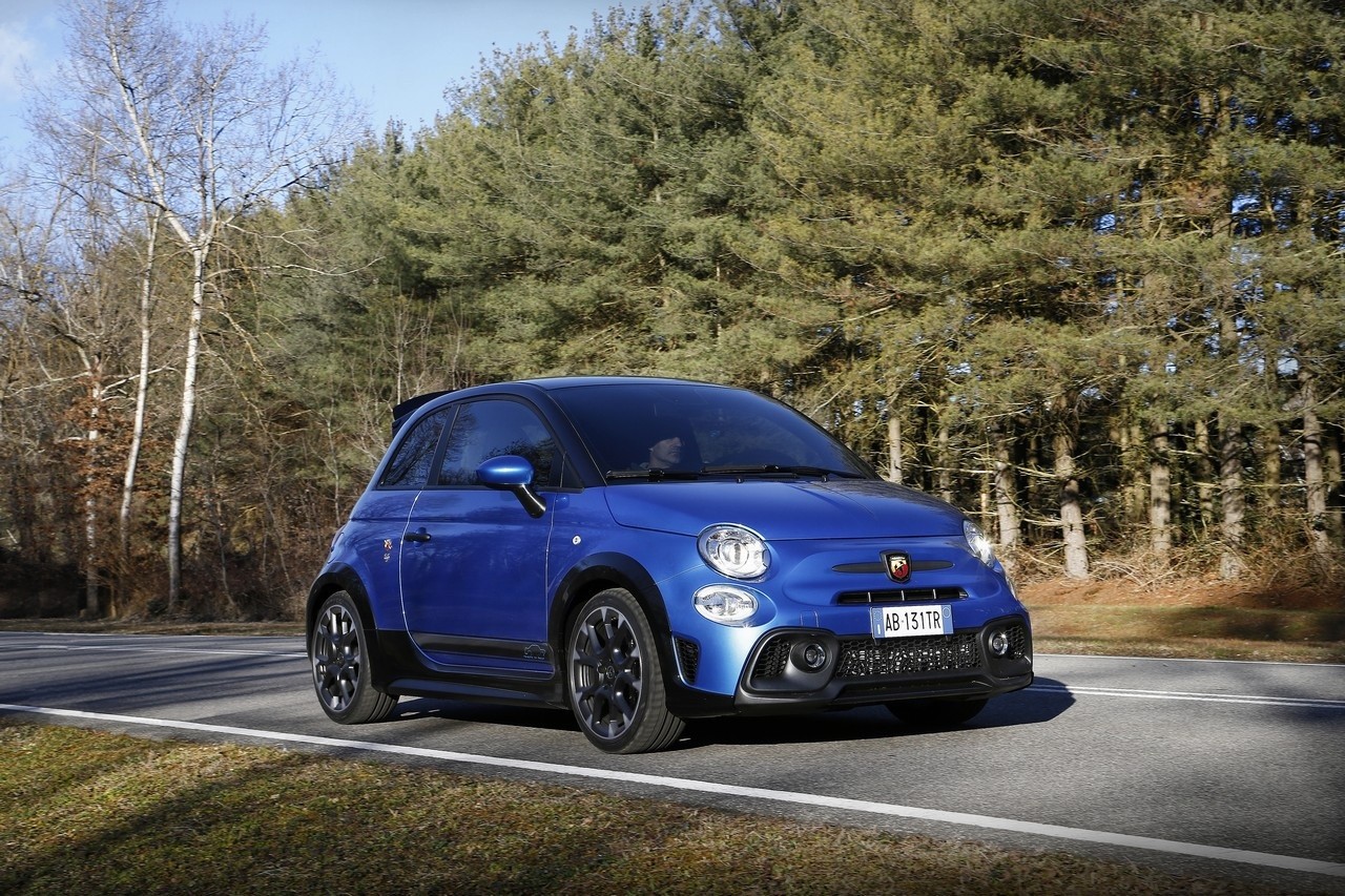 Abarth 695 Tributo 131 Rally 2022: immagini ufficiali